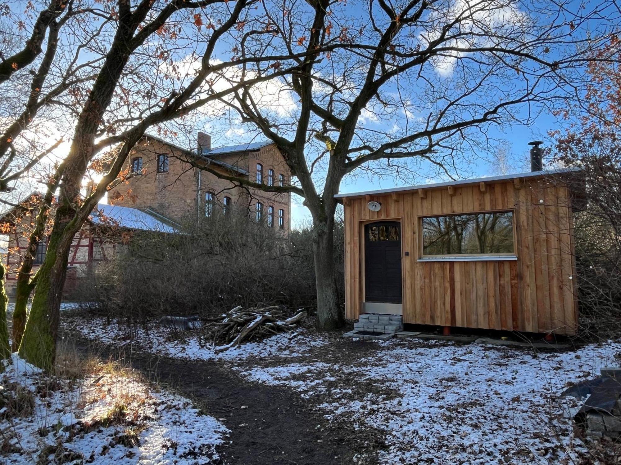 Romantisches Studio Am Waldesrand Mit Gartensauna Schwarz Exterior foto